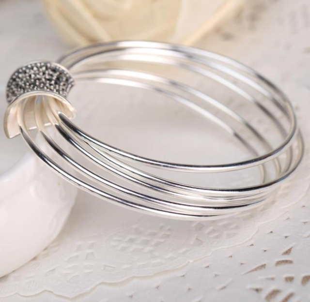 It's easy to wash silver jewelry without toothpaste